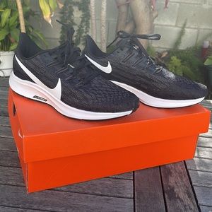New in box womens Nike air zoom Pegasus sneakers size 6.5